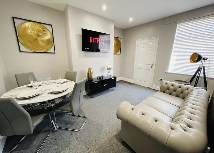 Serenity By The Sea, Stylish Two Bedroom Apartment Near The Beach, South Shields