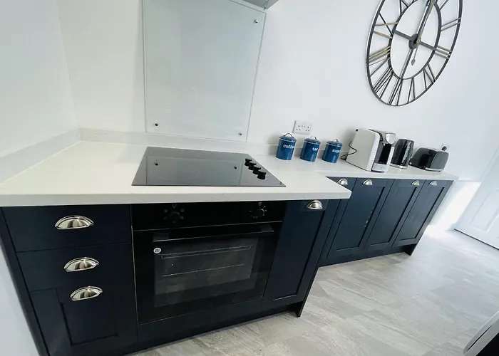Serenity By The Sea, Stylish Two Bedroom Apartment Near The Beach, South Shields