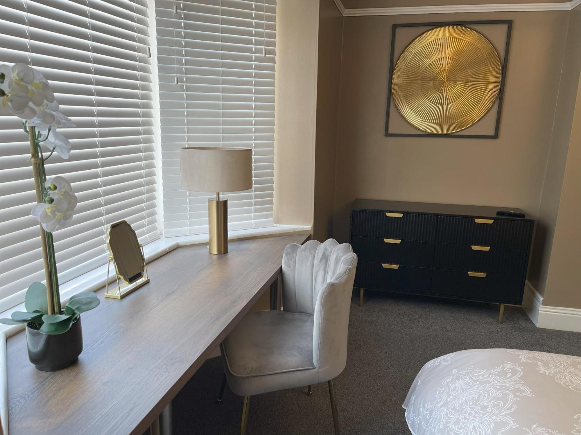 Serenity By The Sea, Stylish Two Bedroom Near The Beach, South Shields