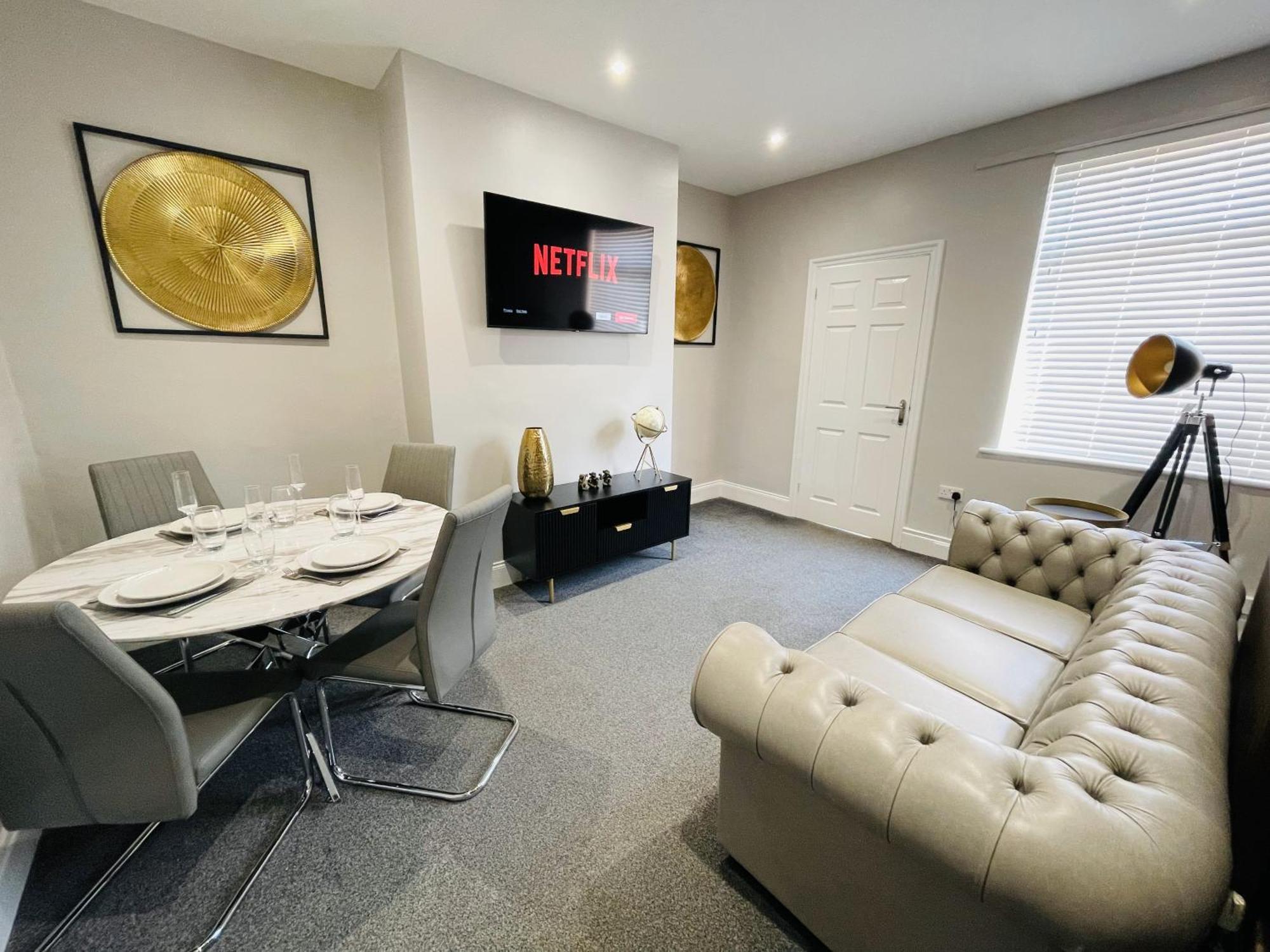 Apartment Serenity By The Sea, Stylish Two Bedroom Near The Beach,