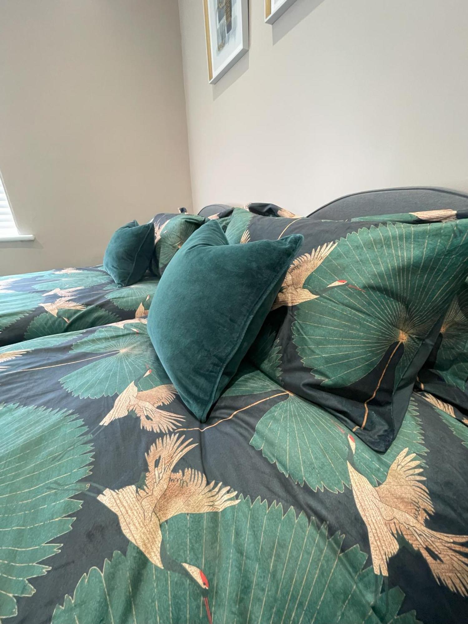 Serenity By The Sea, Stylish Two Bedroom Near The Beach,