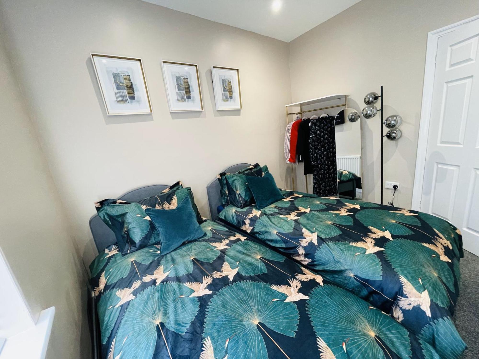 Serenity By The Sea, Stylish Two Bedroom Near The Beach, Apartment