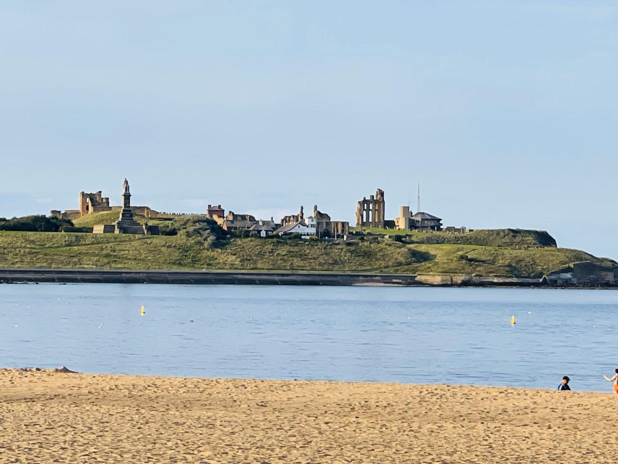 Serenity By The Sea, Stylish Two Bedroom Near The Beach, South Shields