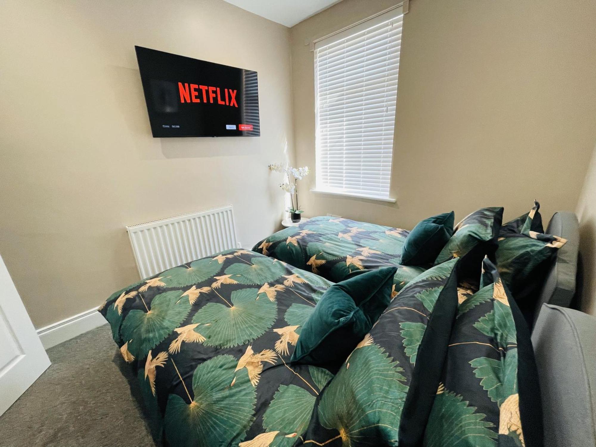 Serenity By The Sea, Stylish Two Bedroom Near The Beach, Apartment South Shields