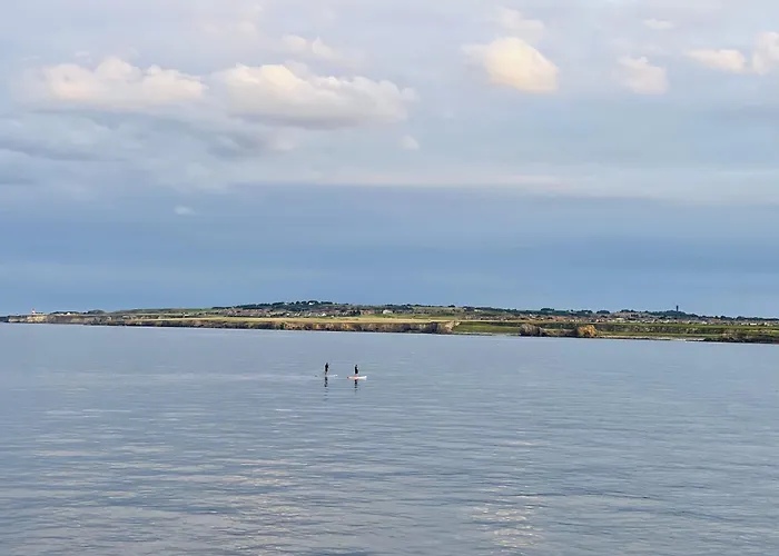Serenity By The Sea, Stylish Two Bedroom Apartment Near The Beach, South Shields