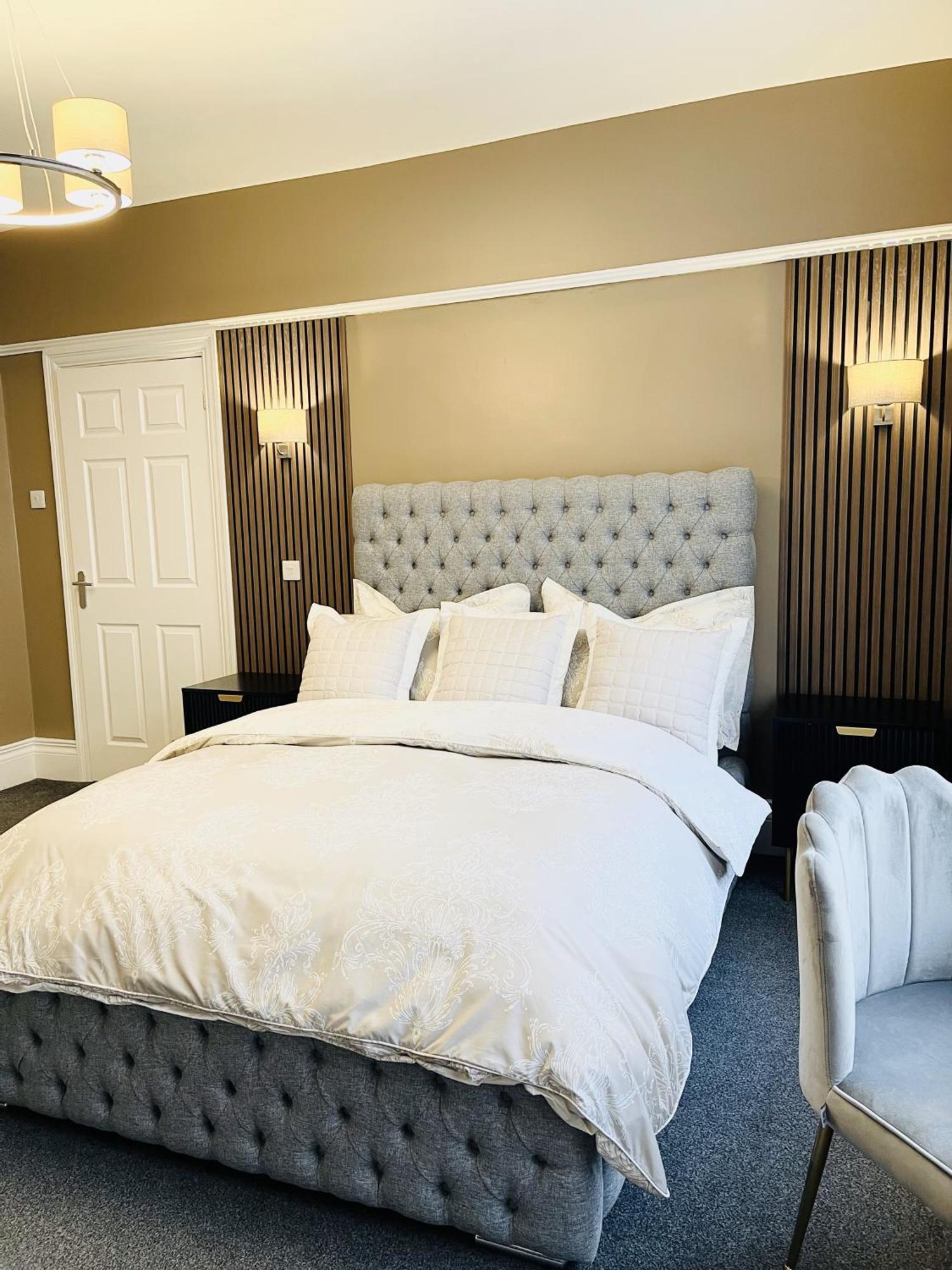 Serenity By The Sea, Stylish Two Bedroom Near The Beach,